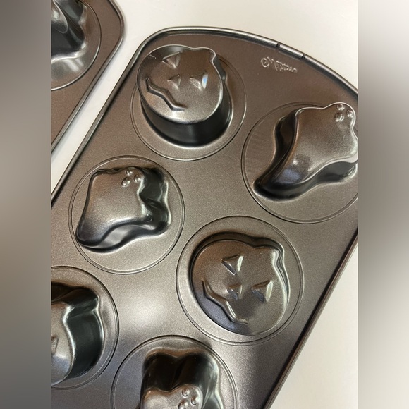 Wilton Halloween cupcake baking pan (set of 2) - Picture 5 of 8